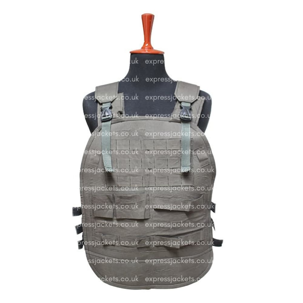 terminator-dark-fate-linda-hamilton-vest