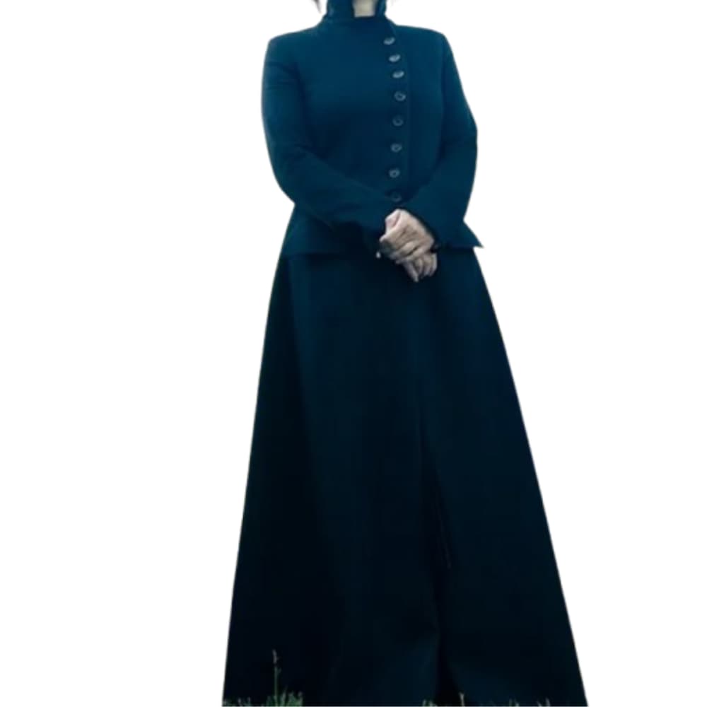 beetlejuice-2-winona-ryder-black-coat