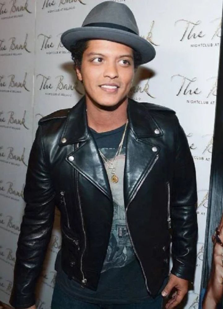 billboard-music-award-bruno-mars-black-jacket.jpg