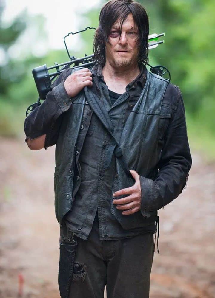 the-walking-dead-daryl-dixon-angel-wings-black-leather-vest.jpg