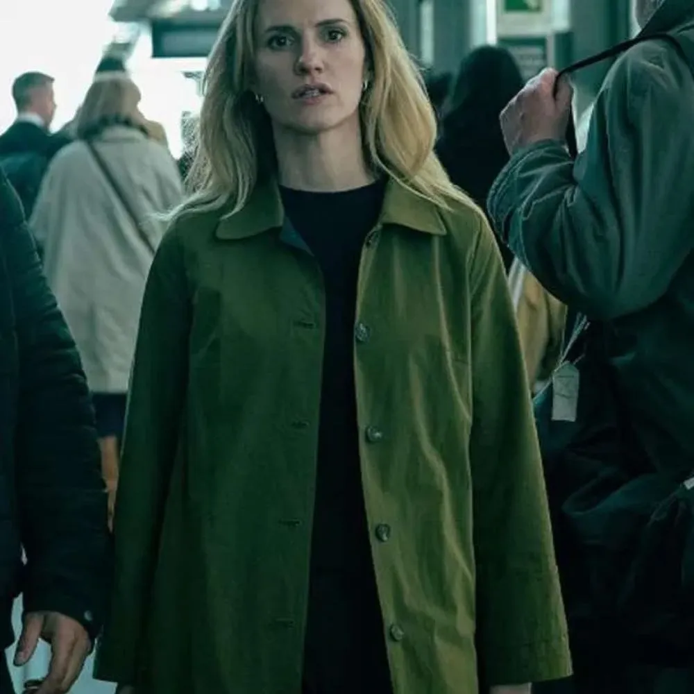 emma-flyte-slow-horses-s04-coat.webp