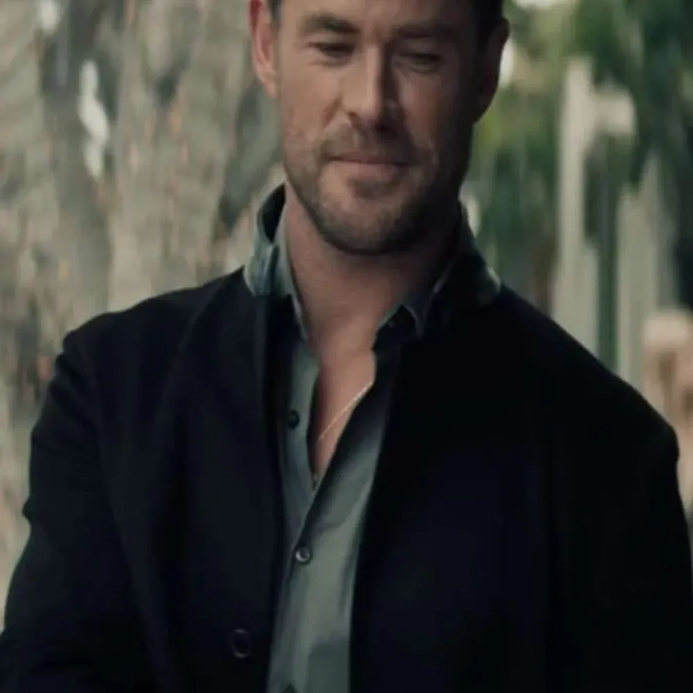 crime-101-chris-hemsworth-jacket crime-101-chris-hemsworth-jacket.webp